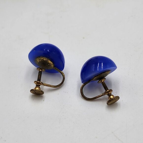 Vintage Blue Round Moonglow Thermoset Button Screw Back Earrings - Picture 5 of 6